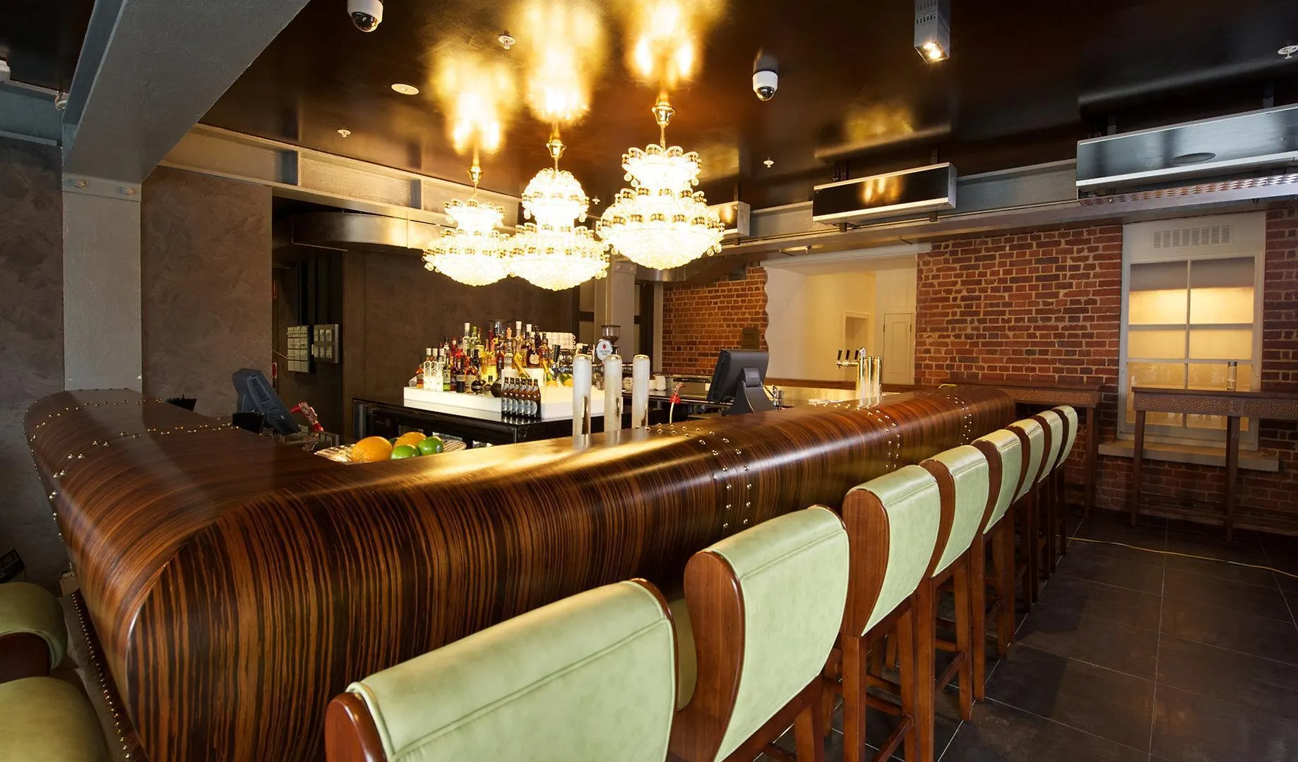 פרת'' The Terrace Hotel