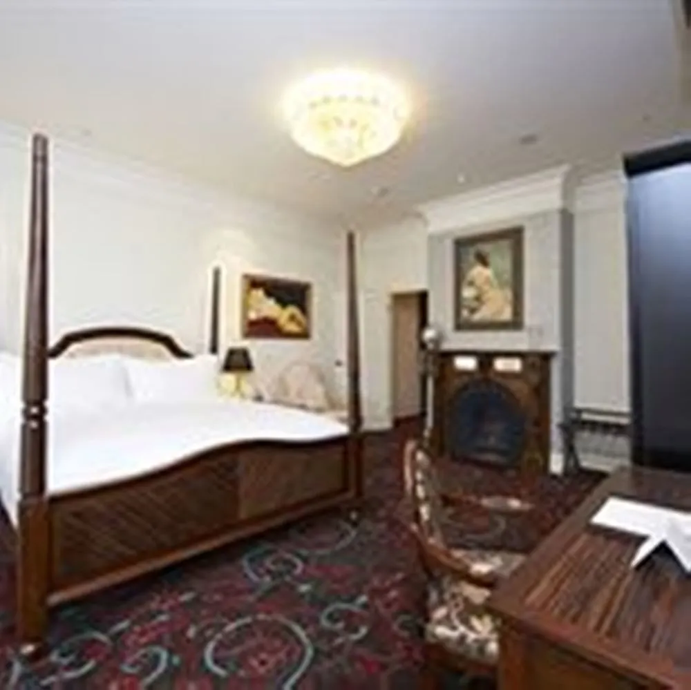 פרת'' The Terrace Hotel
