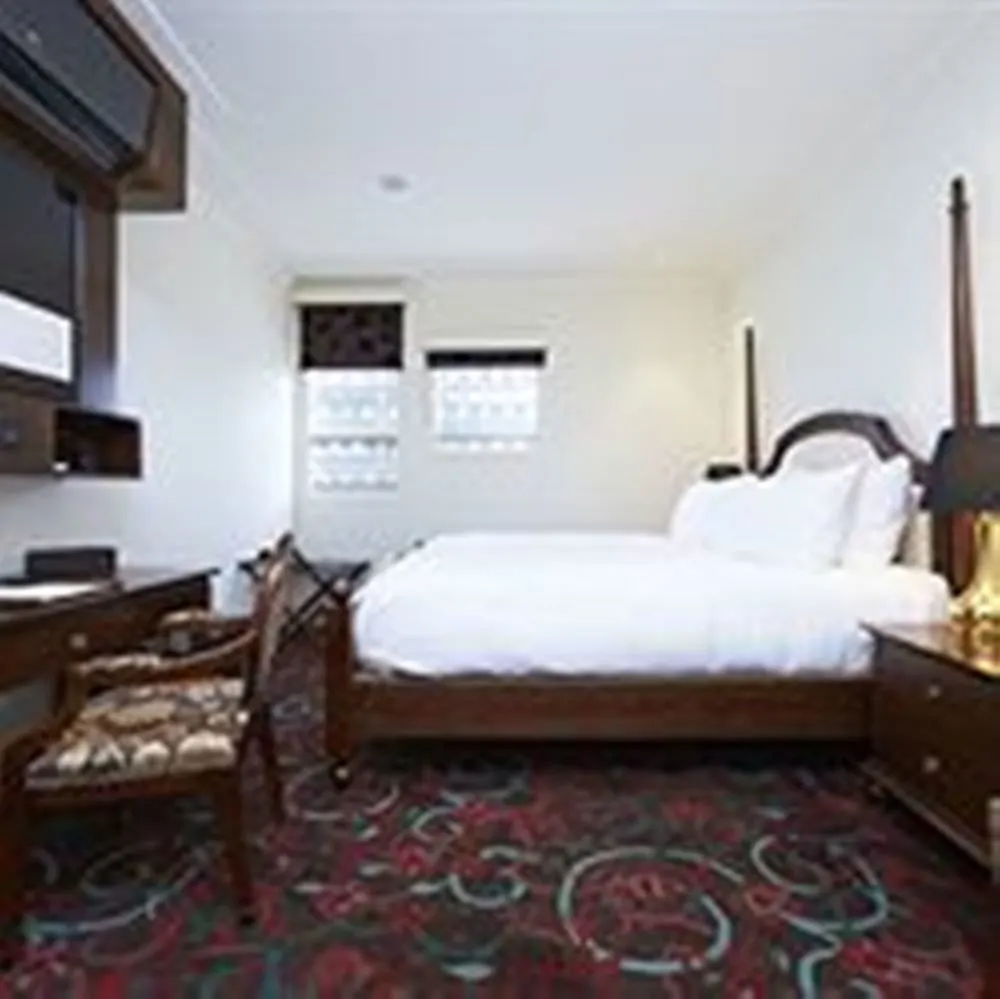 פרת'' The Terrace Hotel