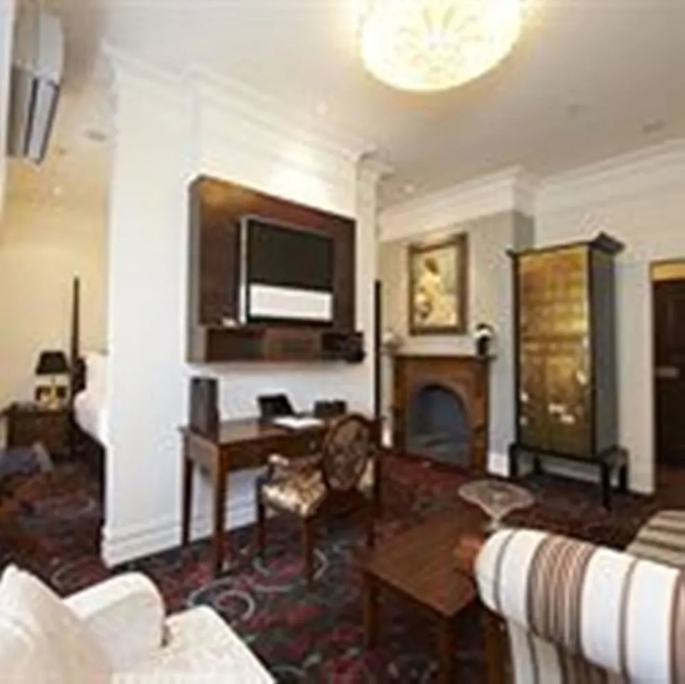 פרת'' The Terrace Hotel