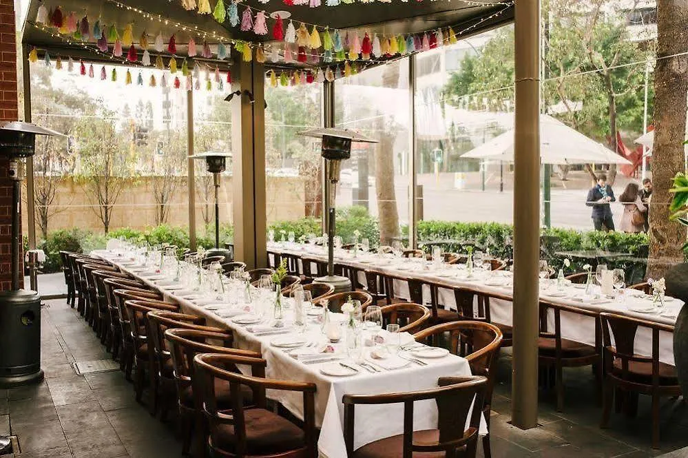 פרת'' The Terrace Hotel
