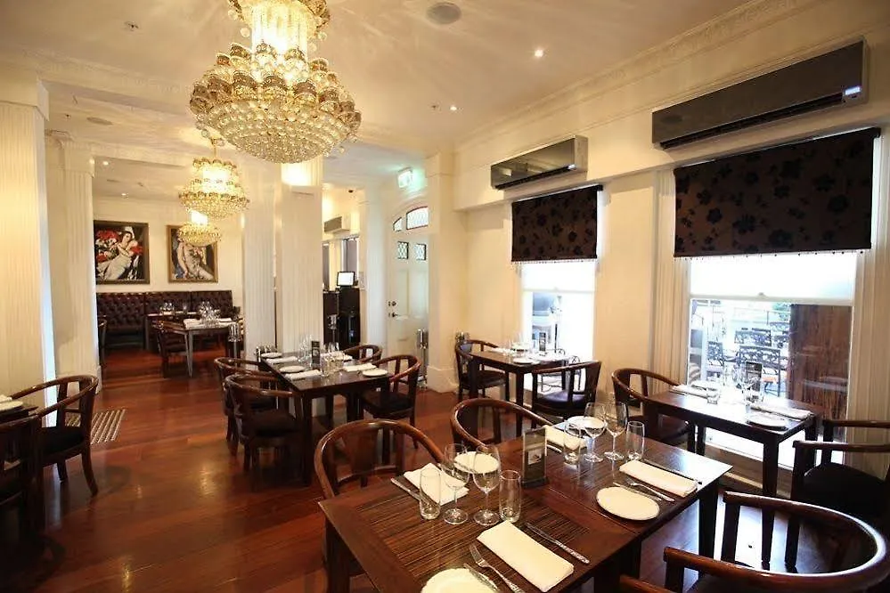 פרת'' The Terrace Hotel