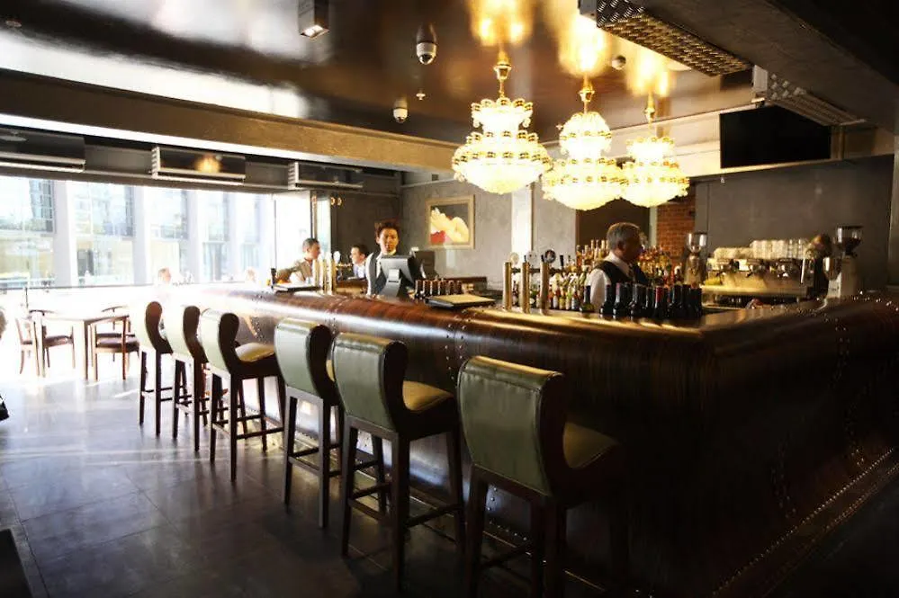 פרת'' The Terrace Hotel 5*,