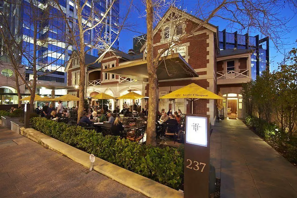 פרת'' The Terrace Hotel