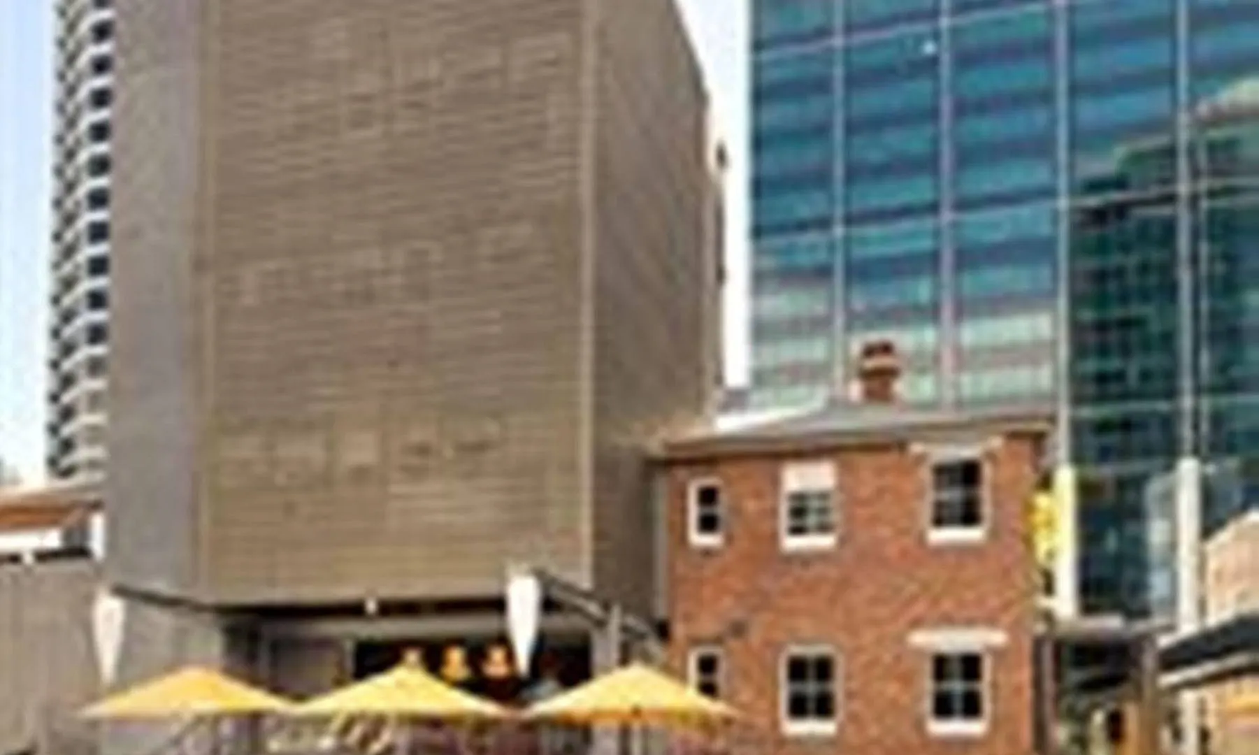 פרת'' The Terrace Hotel
