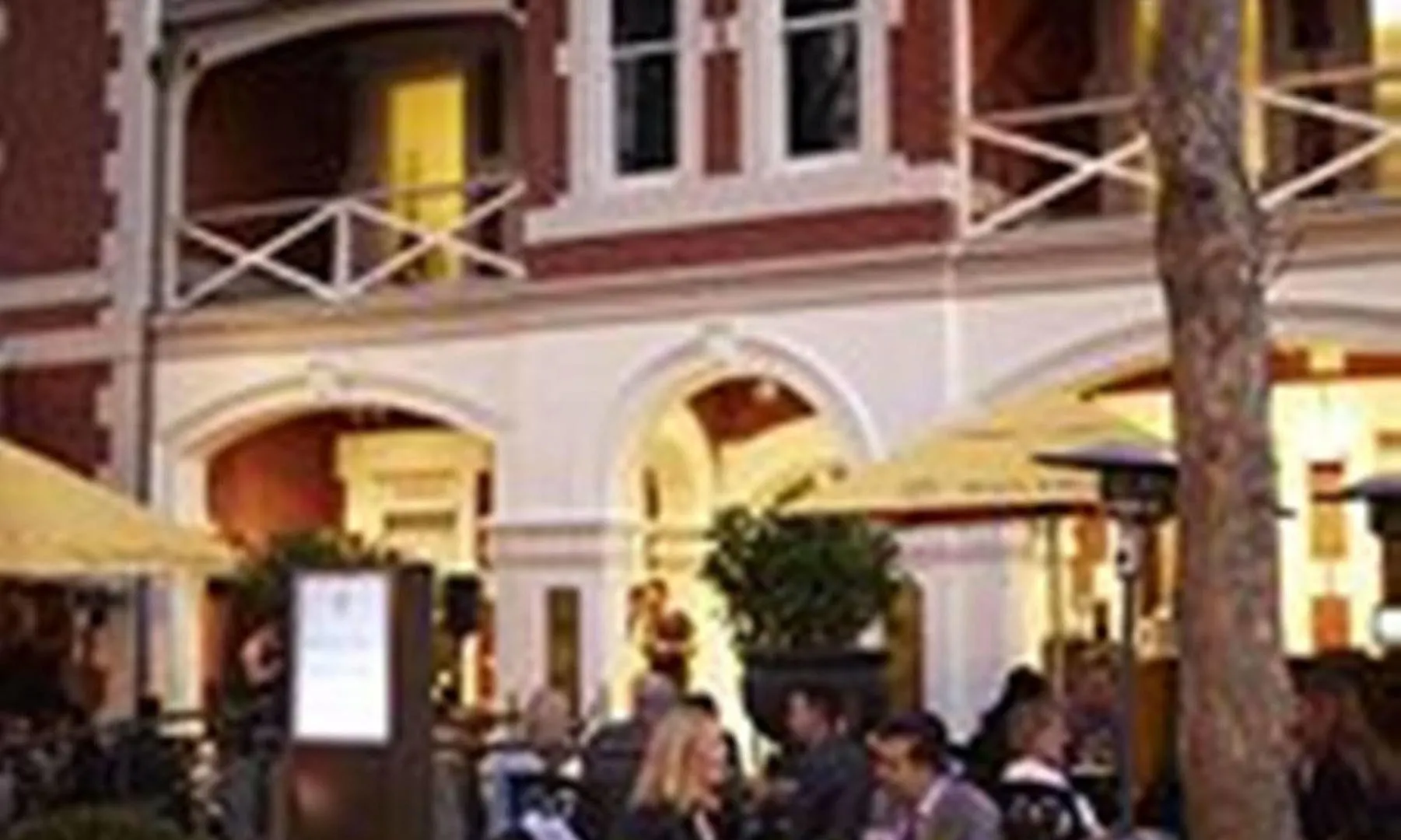 פרת'' The Terrace Hotel