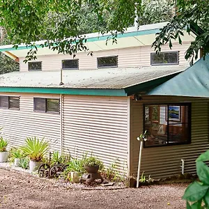 Sharlynn By The River Lodge Malanda